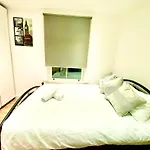 One Bedroom Flat Queen\'S Park Station Central London