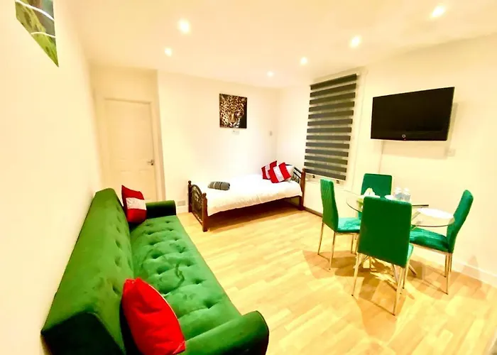 One Bedroom Flat Queen\'S Park Station Central London