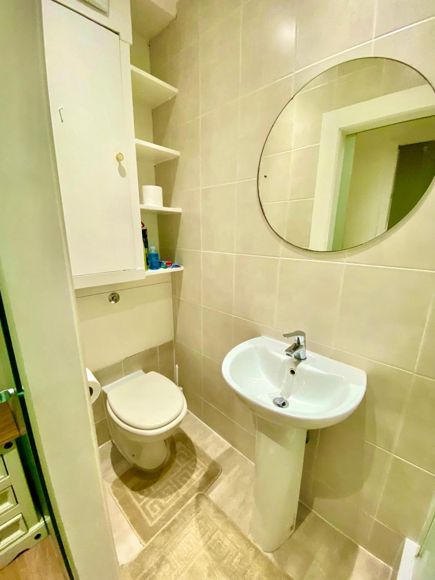 One Bedroom Flat Queen's Park Station * London