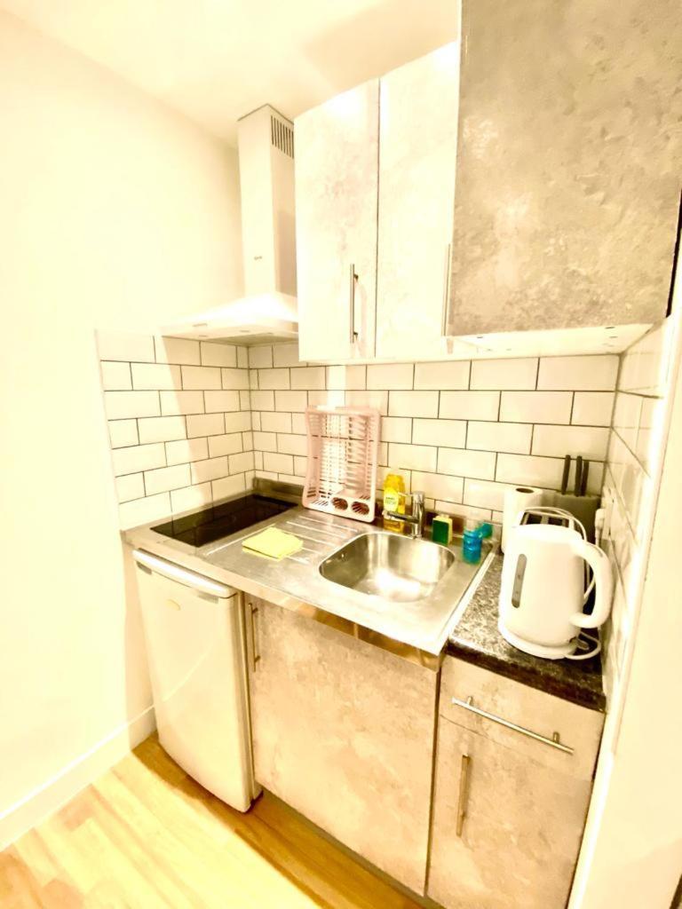 Apartment One Bedroom Flat Queen's Park Station London